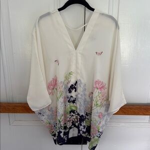 Rose & Olive Ladies Floral V-Neck Women's Top - Cream